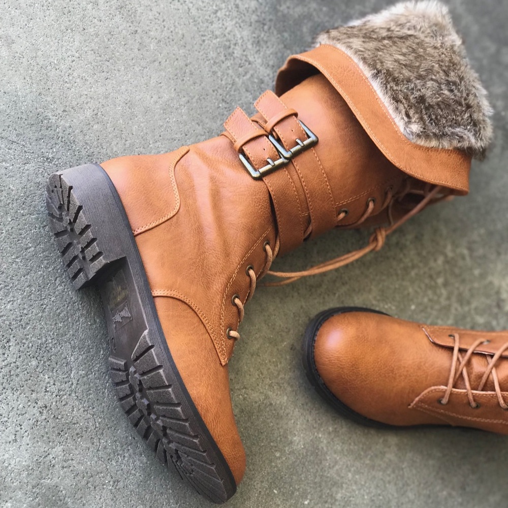 2 left!  Tan lace up Combat boots, faux fur topper - Picture 4 of 7